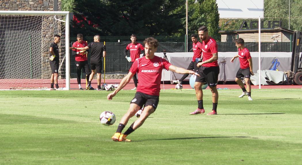 El FC Andorra es posa a punt a l'estadi Comunal Joan Samarra