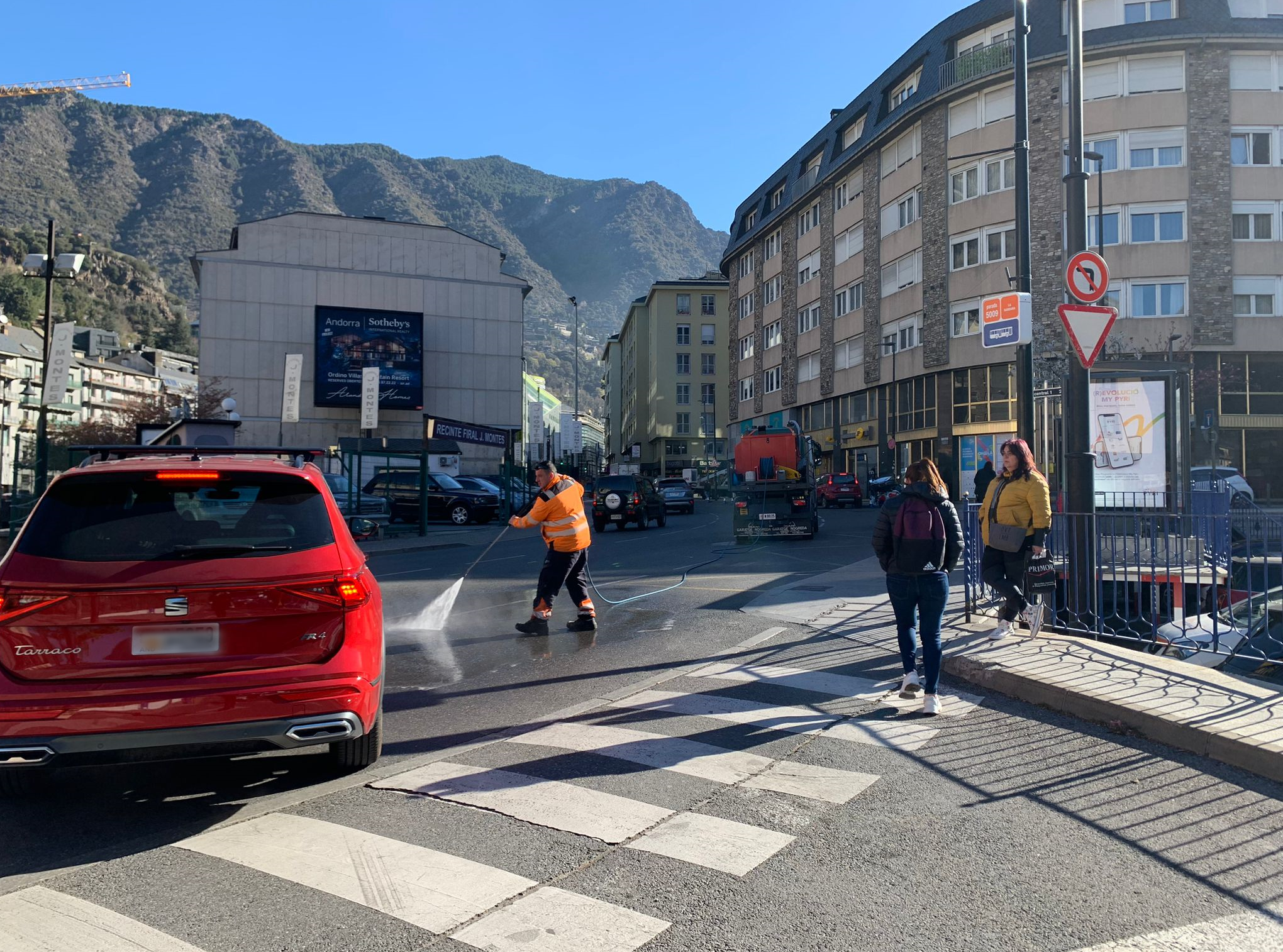 Ferida una dona després de ser atropellada al Pont Nou d’Andorra la Vella