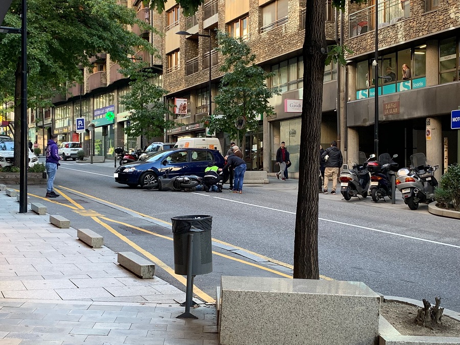 Ferit lleu un motorista en un accident a Prat de la Creu