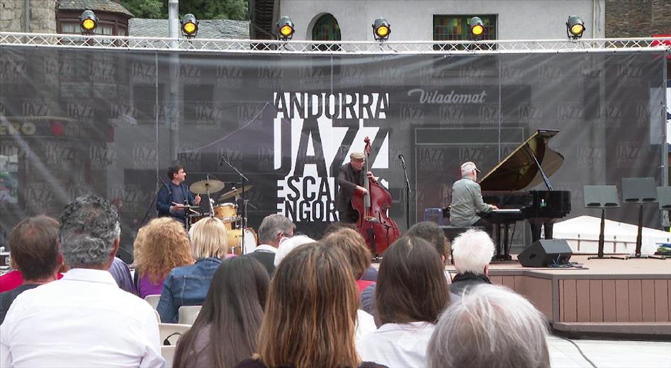 El Festival de Jazz ha fet un homenatge al padrí de festival, Tet