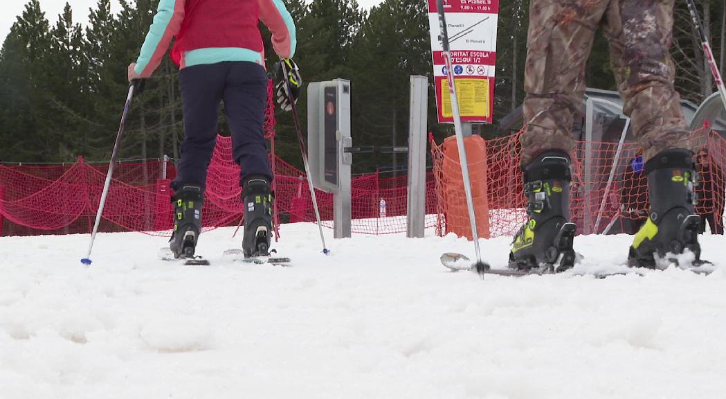Fi a una temporada d'esquí irregular i amb menys ocupació