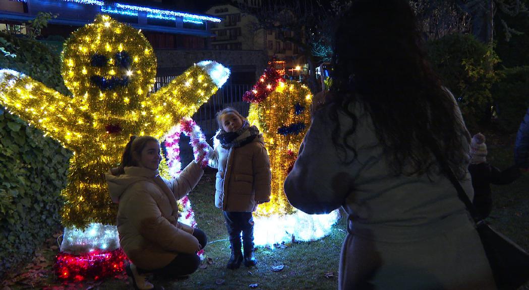  La Fira de Nadal d'Ordino arrenca amb l'encesa de llums i una vintena de parades 