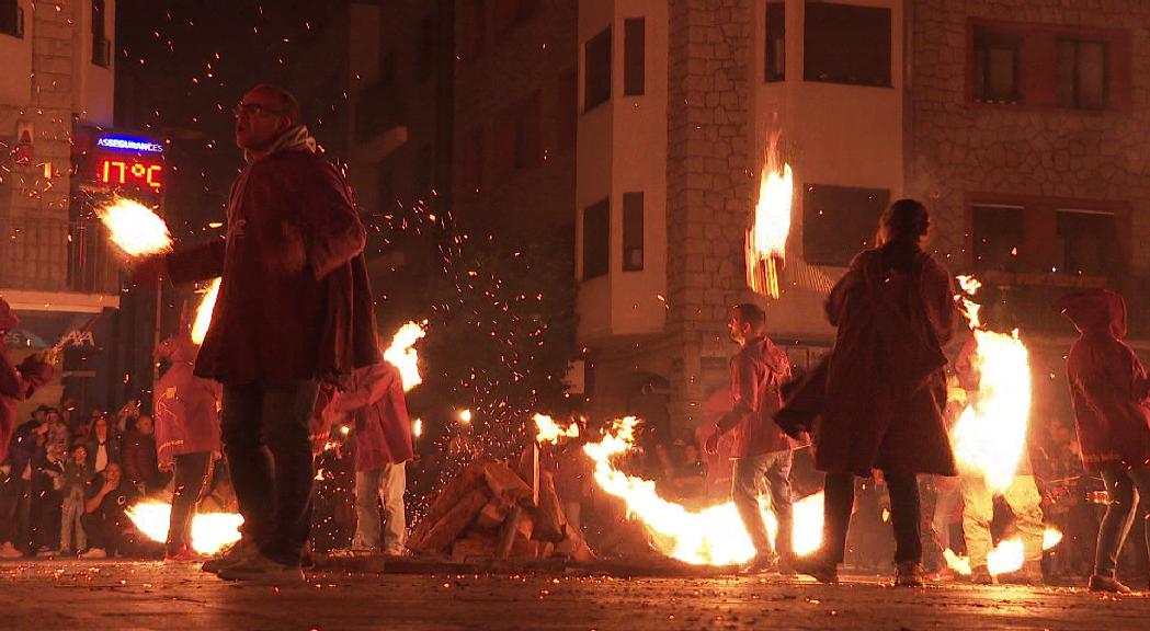 Foc, llum i bruixes en la nit més màgica de l'any