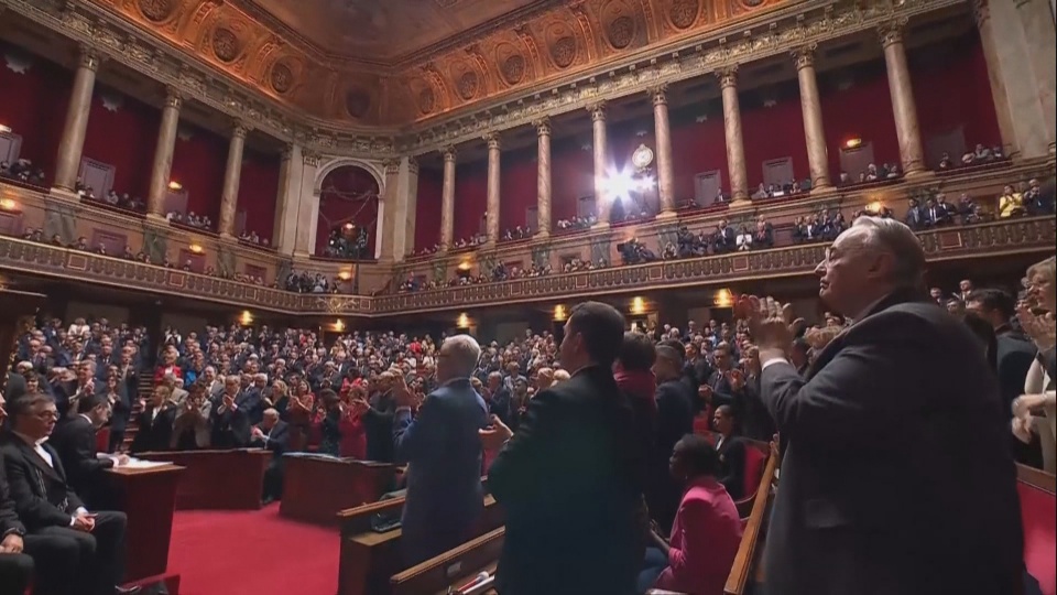 França esdevé el primer país del món en incloure el dret a l'avortament a la Constitució