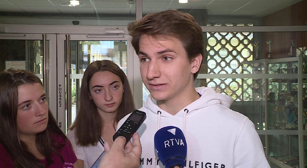 Fridays For Future reclama la reducció del preu del transport públic i millores dels carrils bici per combatre la crisi climàtica