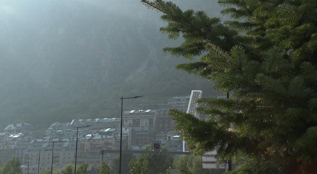 El fum dels incendis forestals del Canadà arriba al Pirineu