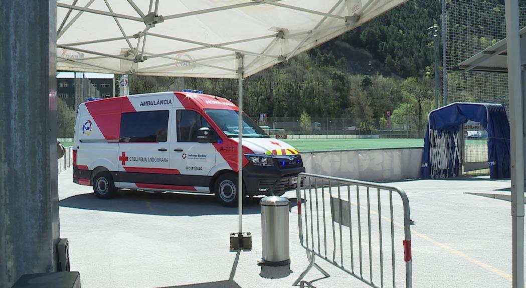 El futbol nacional amplia el servei preventiu de la Creu Roja amb una segona ambulància