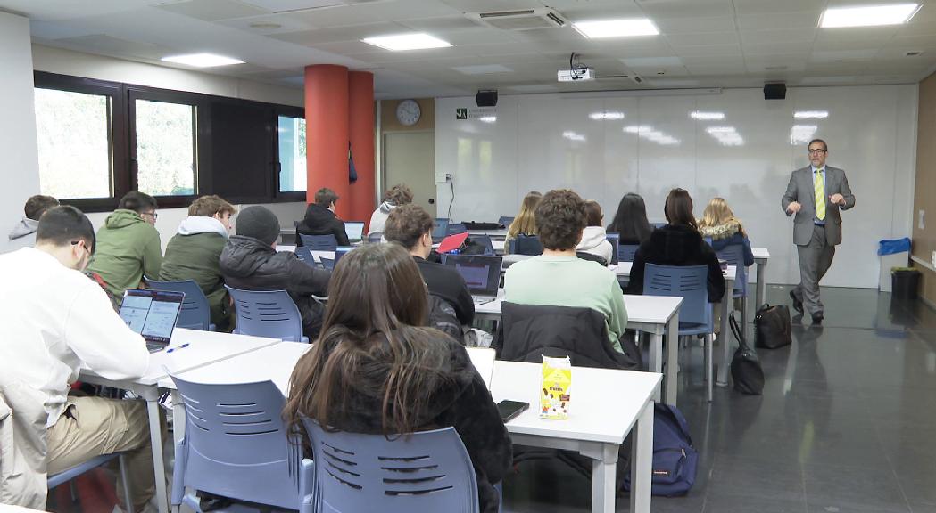 Gairebé la meitat dels nous estudiants de la Universitat el curs passat eren estrangers