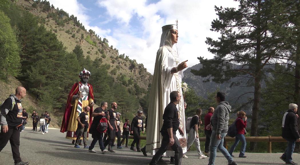 Els gegants del rei Moro i la Dama Blanca fins al Santuari de Canòlich