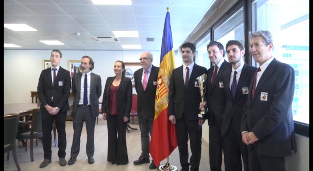 Gelabert rep l'equip andorrà d'escacs després de proclamar-se campió d'Europa dels petits estats