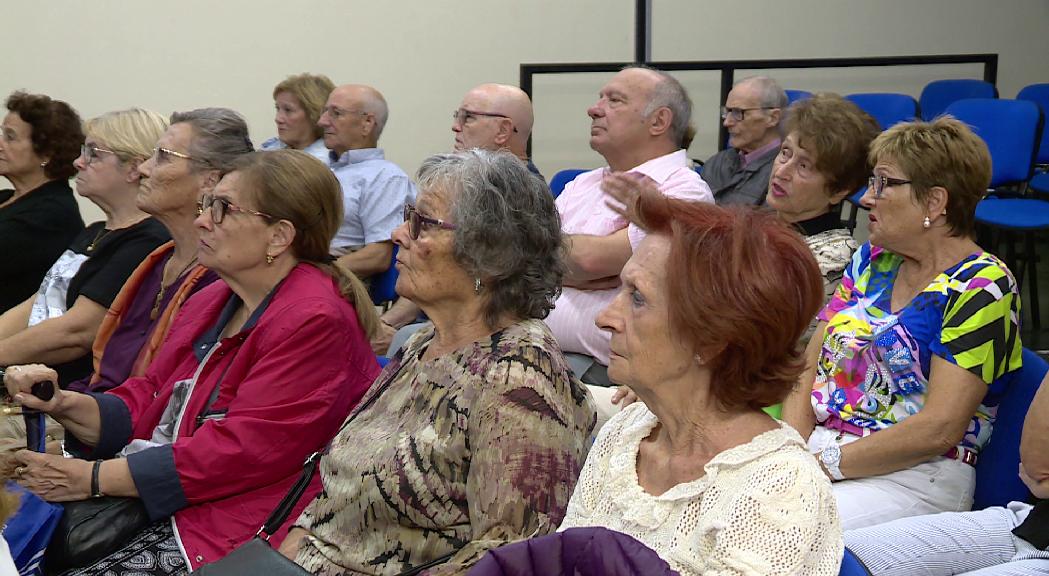 La gent gran demana més zones verdes a la plaça del Poble