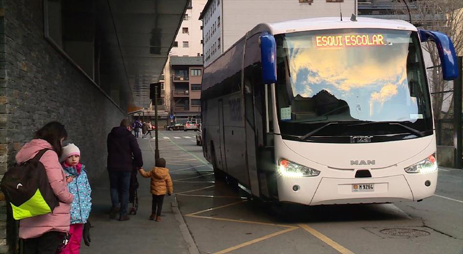 S'actualitzen les tarifes del carnet de transport escolar amb