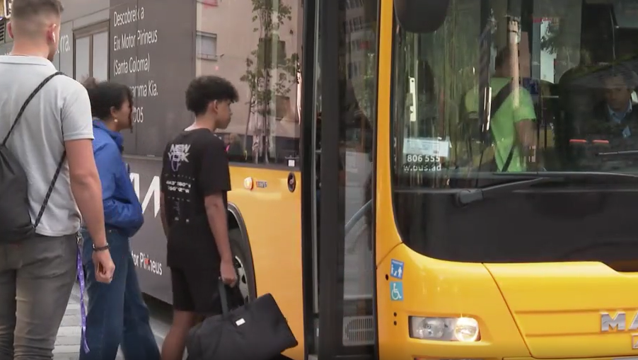 El Govern reduirà dràsticament el temps per obtenir el permís de conduir autobusos davant la manca de professionals 