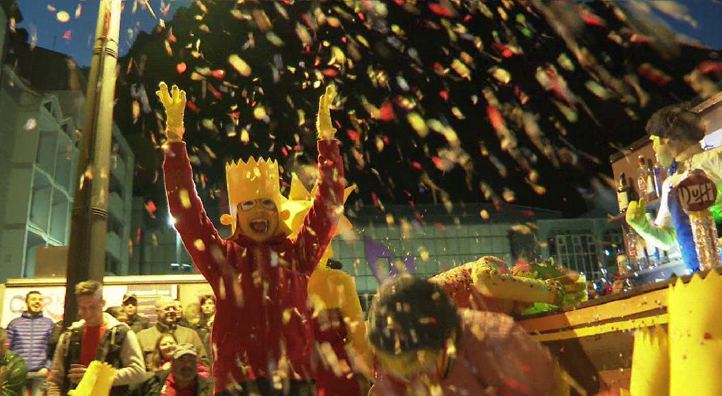 Gran rua de Carnestoltes a Sant Julià de Lòria amb pluja de confeti