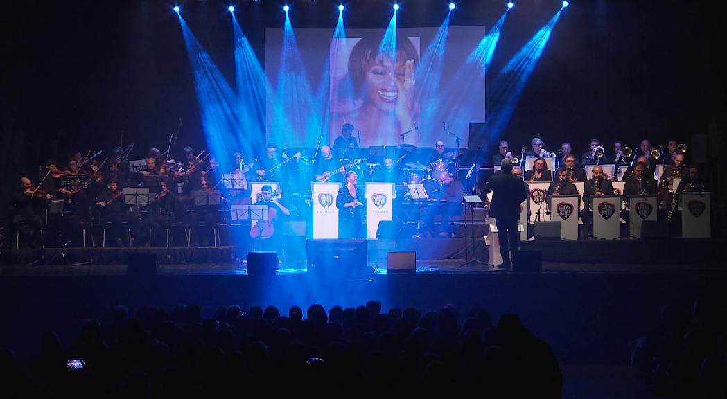 La Grossband celebra el seu cinquè aniversari amb un Prat del Roure gairebé ple