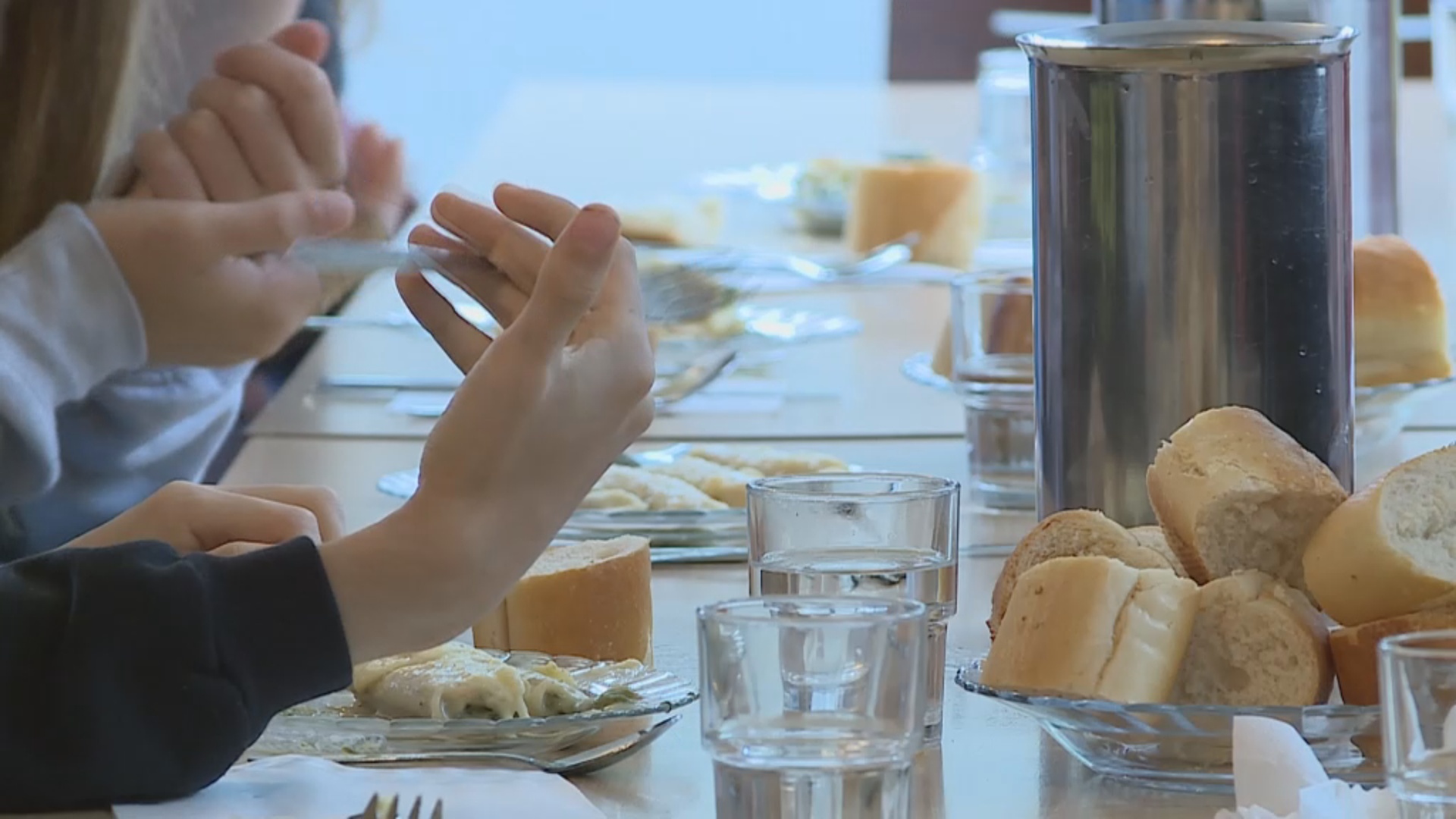 Un grup de famílies s'uneix per fomentar una alimentació saludable als menjadors escolars