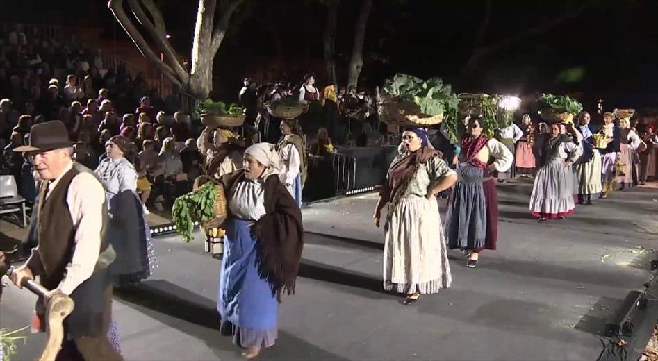 Sis membres del Grup de Folklore Casa de Portugal van participar 