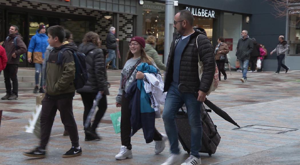 Hotels plens i bones vendes als comerços