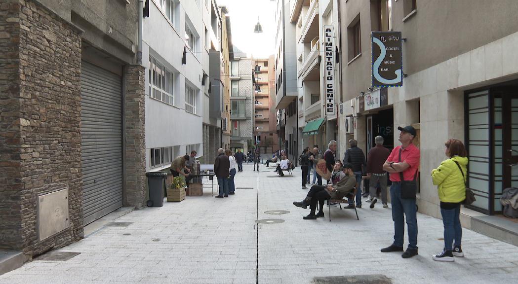 Inauguració del reformat carrer de La Llacuna