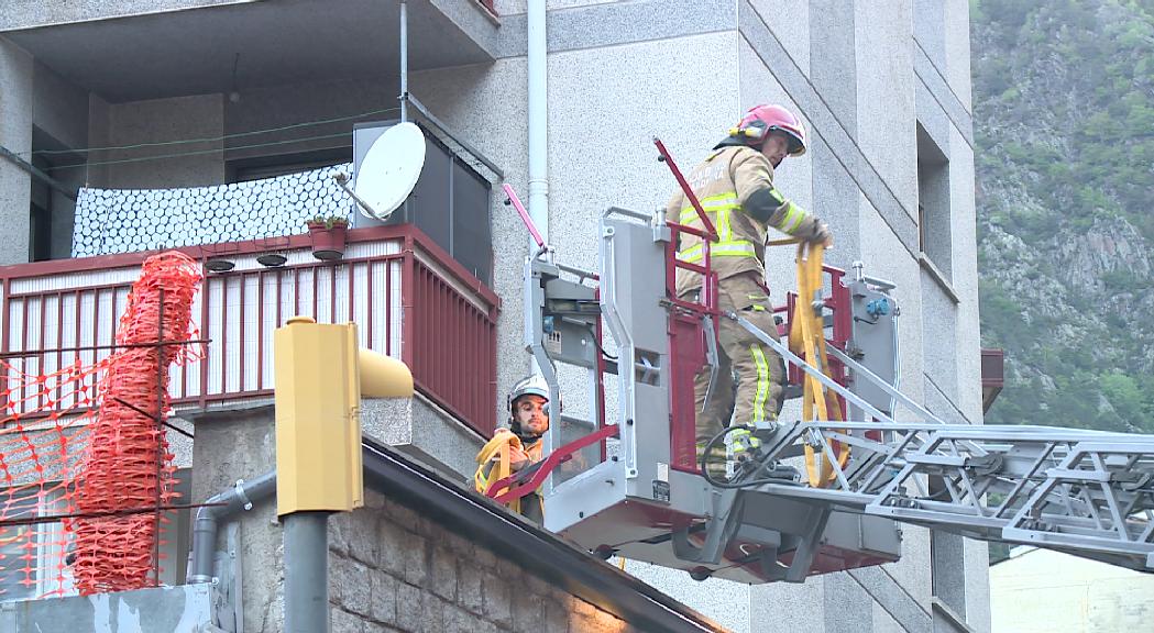 L'incendi a Escaldes-Engordany manté els inquilins en un hotel aproximadament cinc dies 