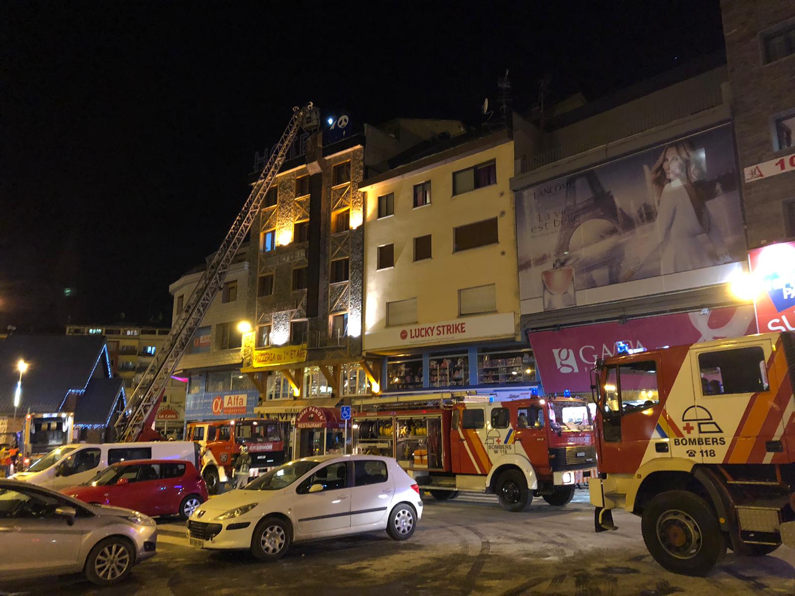 Incendi sense ferits a un hotel del Pas de la Casa