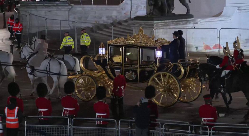 Joan-Enric Vives, a la coronació de Carles III