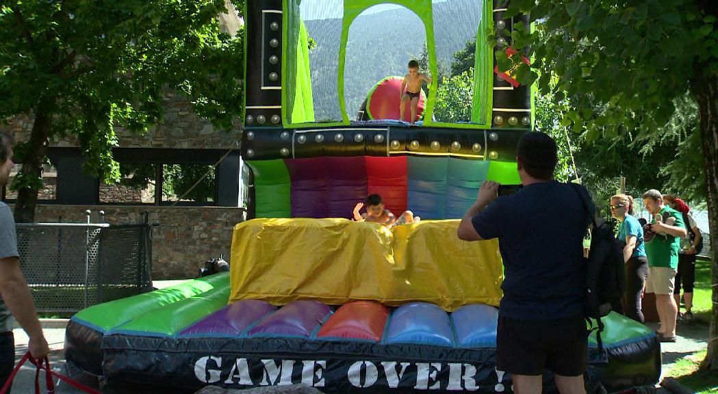 Els jocs d'aigua per als més petits, un aliat per combatre la calor a la festa major d'Encamp