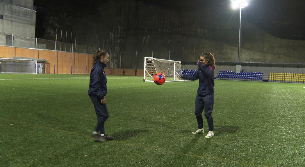 Júlia Domingo i Noa Gallinat, present i futur de la selecció femenina