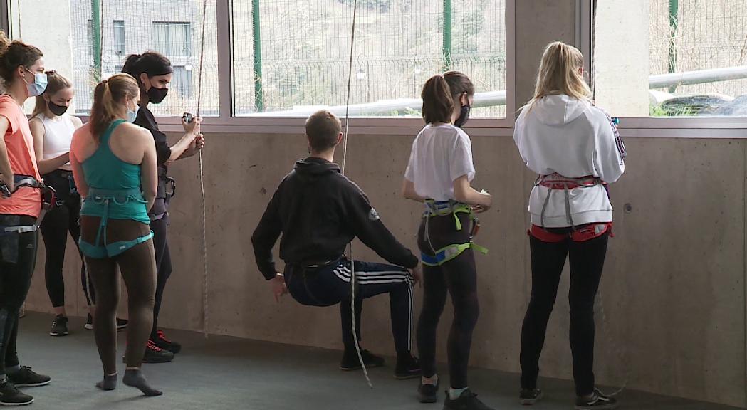 Líquid Dansa introdueix la dansa vertical amb un curs intensiu per a principiants 