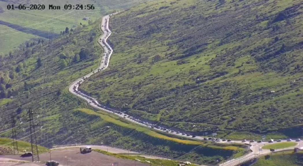 Cues a primera hora per accedir al Pas de la Casa amb la reobertura de frontera i comerç