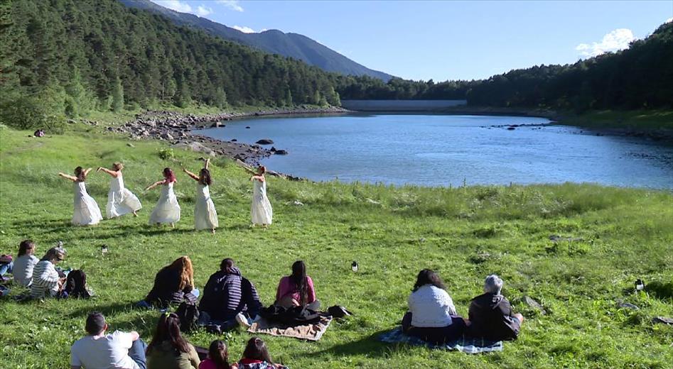 El llac d’Engolasters va acollir la llegenda de 'Les dones d’aigu