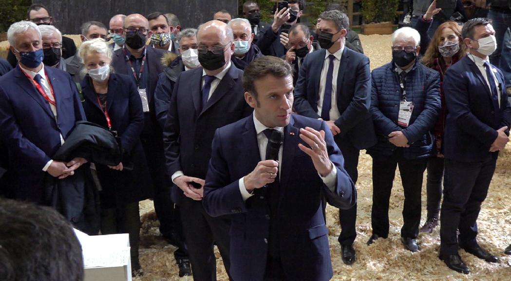 Macron es presentarà a la reelecció