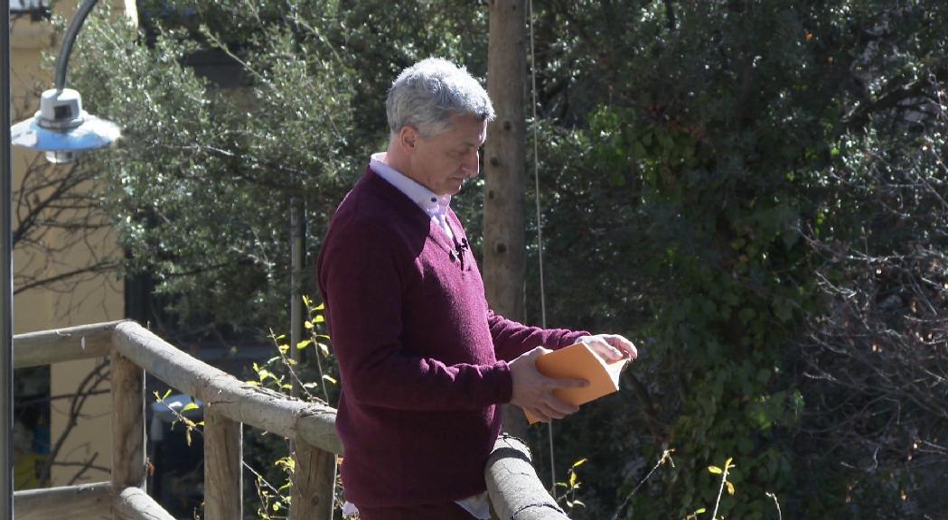 Manel Gibert s'inspira en el paisatge d'Ordino en el nou llibre d'haikus 'Al sol que bat la penya'