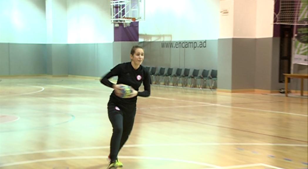 Margot Oliva viu el somni de l'handbol a Tolosa: "No abandono mai"