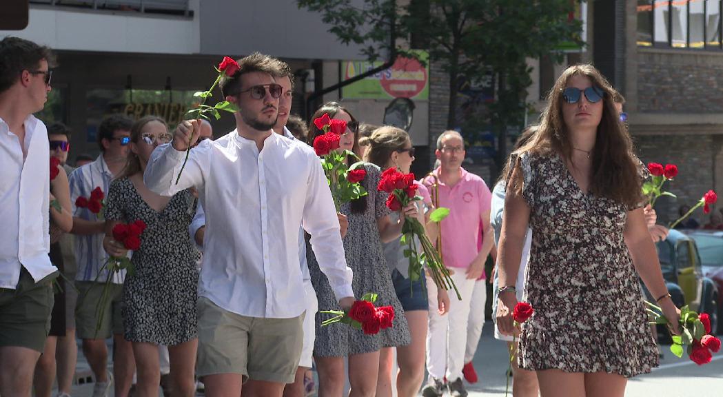 La Massana finalitza el Roser 2023 amb el repartiment de mig miler de roses