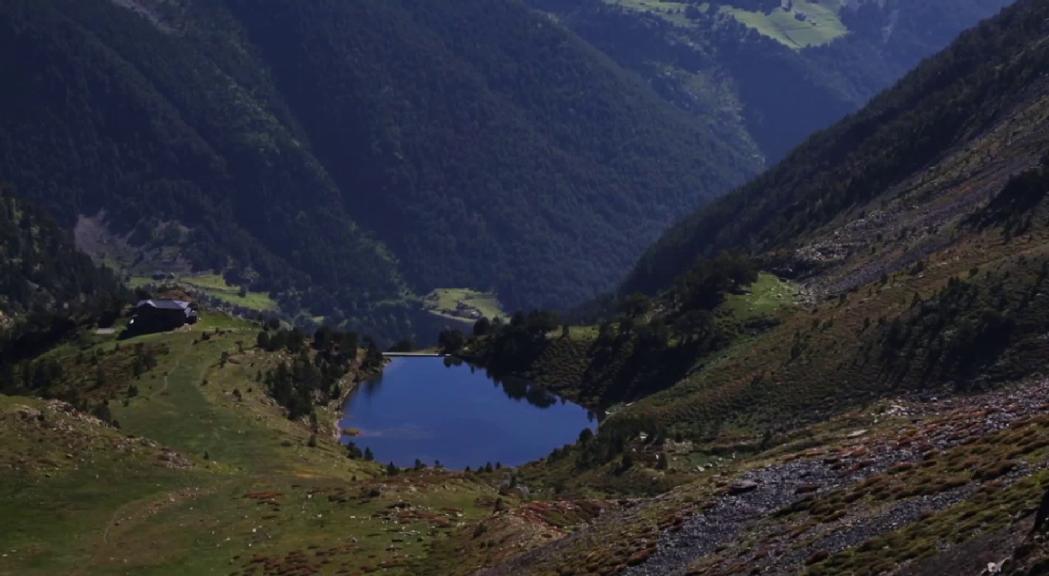 La massificació, la crisi climàtica i la construcció, els tres factors que posen en perill les molleres