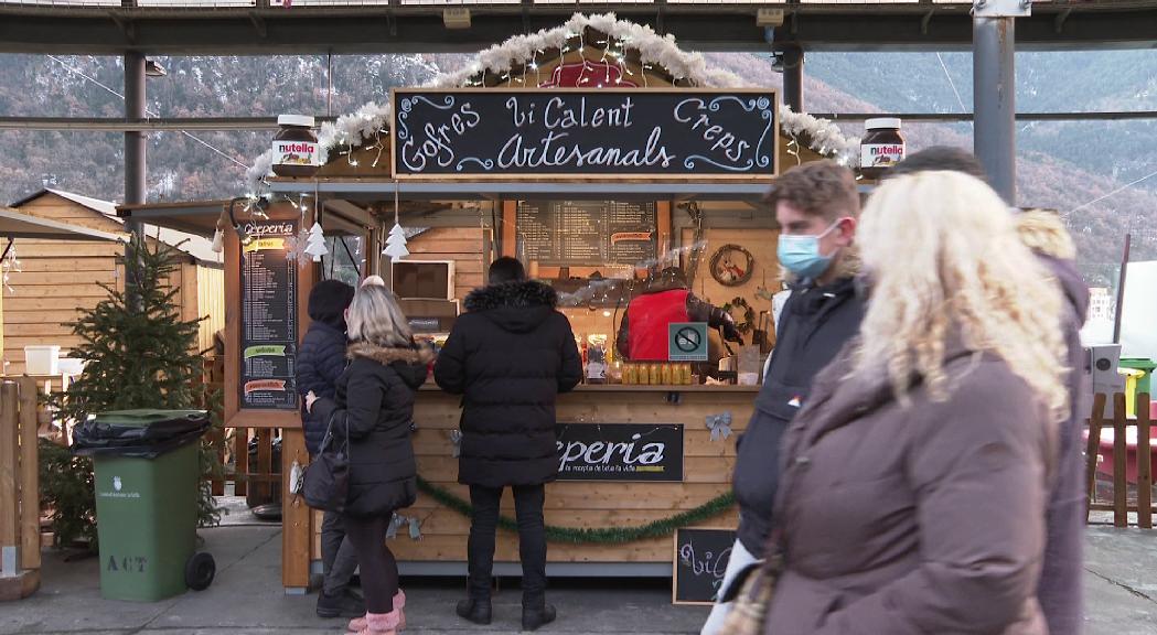 El mercat de Nadal de la capital tanca amb els paradistes satisfets tot i la falta de turistes