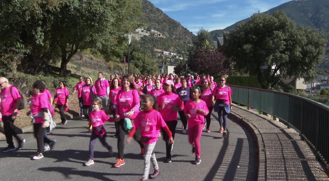 Més de 1.200 persones participen en la 6a Caminada contra el Càncer, que recapta més de 7.000 €