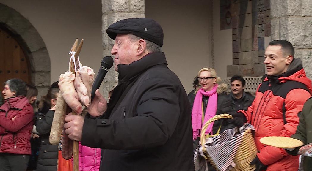 Els més de 3.500 euros recaptats als Encants de Sant Antoni es destinaran a finançar productes farmacèutics a través de Càritas 