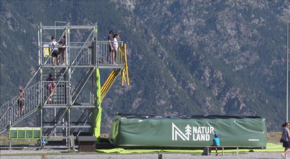 L'alta afluència turística del pont del Pilar també ha arribat a 