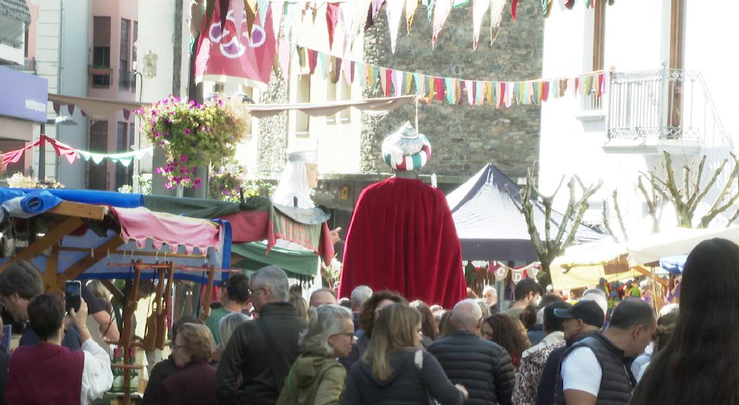 Els més petits també gaudeixen de l'últim dia de la vila medieval de Sant Julià