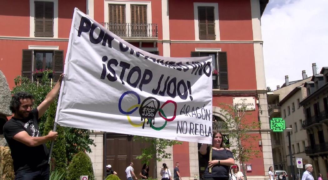 Milers de persones es manifesten a Puigcerdà en contra d'uns Jocs d'Hivern al Pirineu