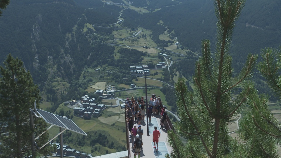 El mirador del Roc del Quer segueix sent un reclam turístic, tot i no ser gratuït