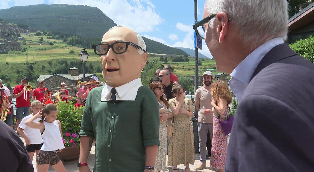 La missa tradicional i la cercavila amenitzen el matí del tercer dia de la Festa Major de Canillo