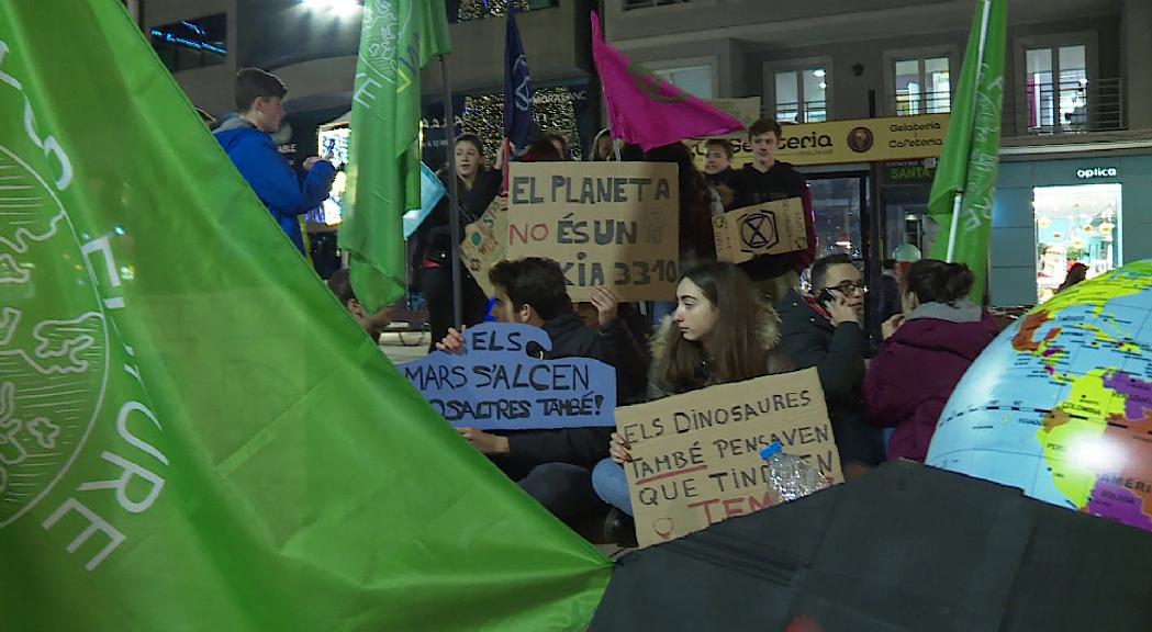 Missatge de Fridays for Future als polítics comunals perquè s'impliquin en la lluita contra l'emergència climàtica