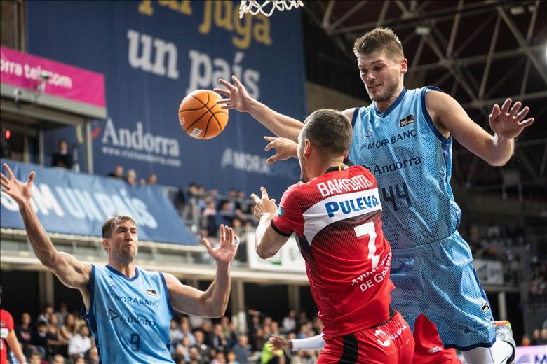 El MoraBanc Andorra es retroba amb la victòria, la tercera