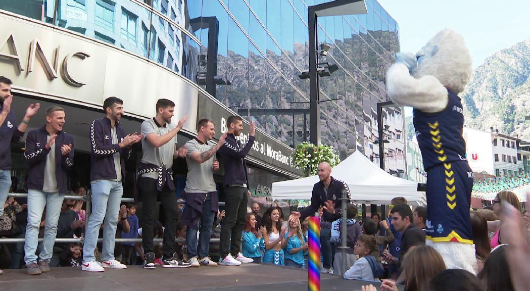 El MoraBanc Andorra celebra la tradicional festa de comunió entre jugadors, aficionats i la base