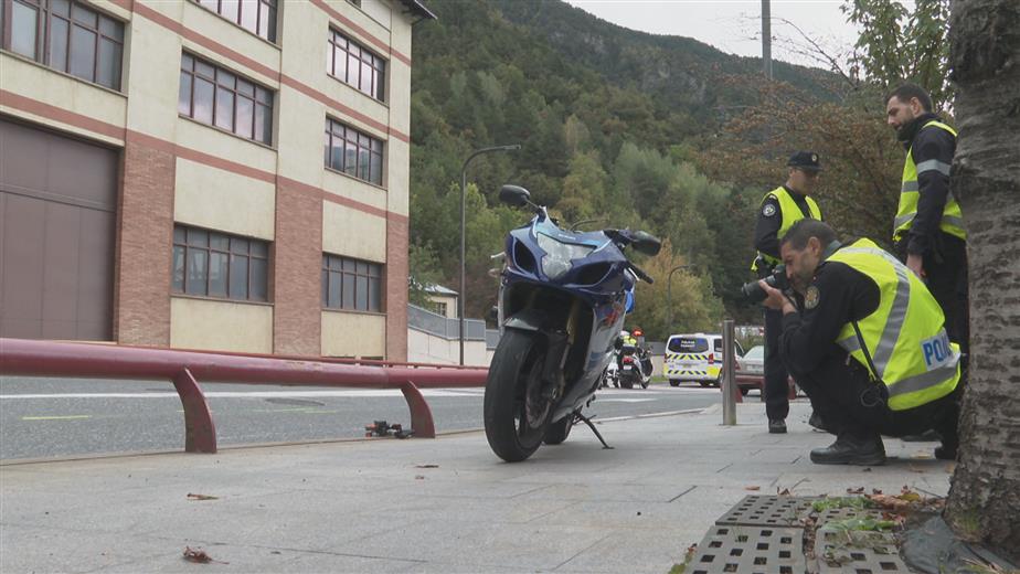 Un motorista ha resultat ferit en un accident que s'ha produ&