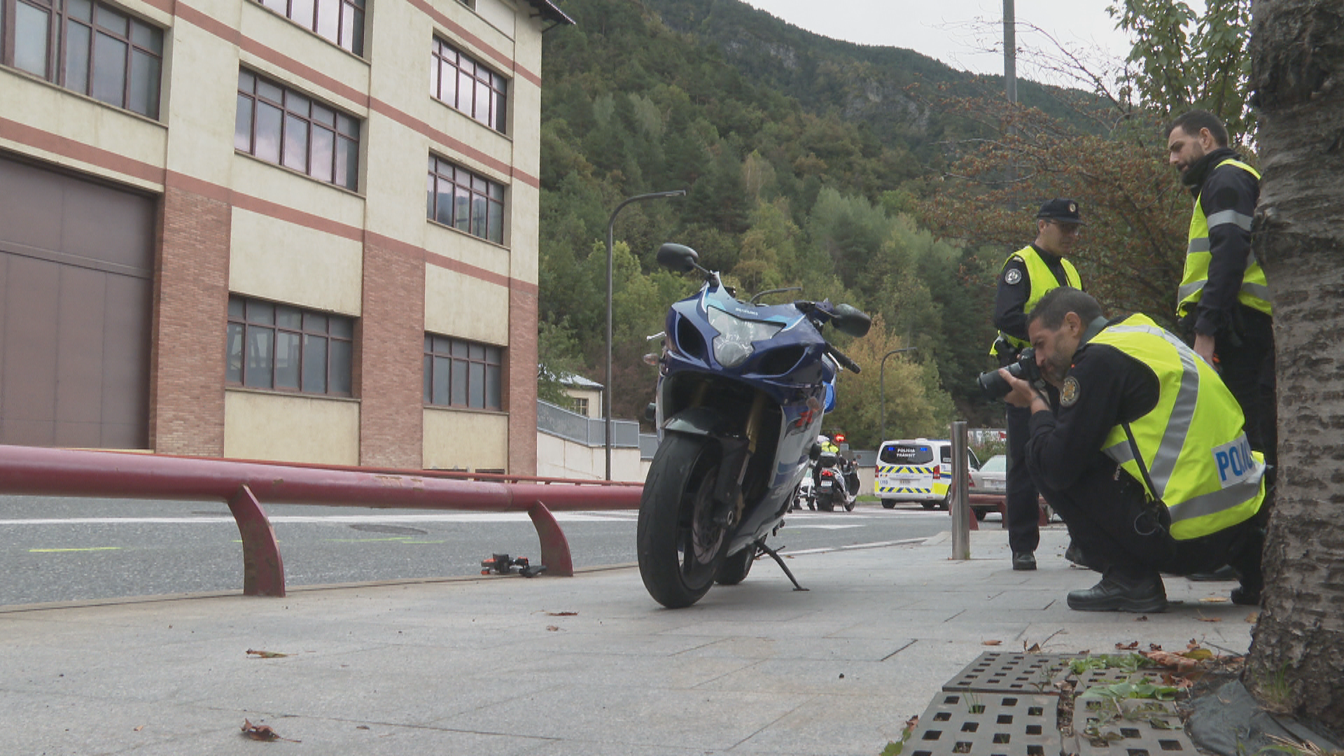 Un motorista ferit en un accident a la carretera general 1