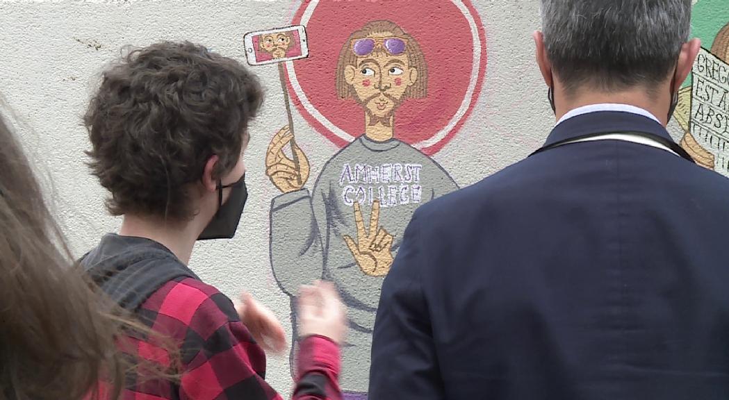 El mural de l'espai Columba amb obres de 10 joves artistes, ja es pot visitar